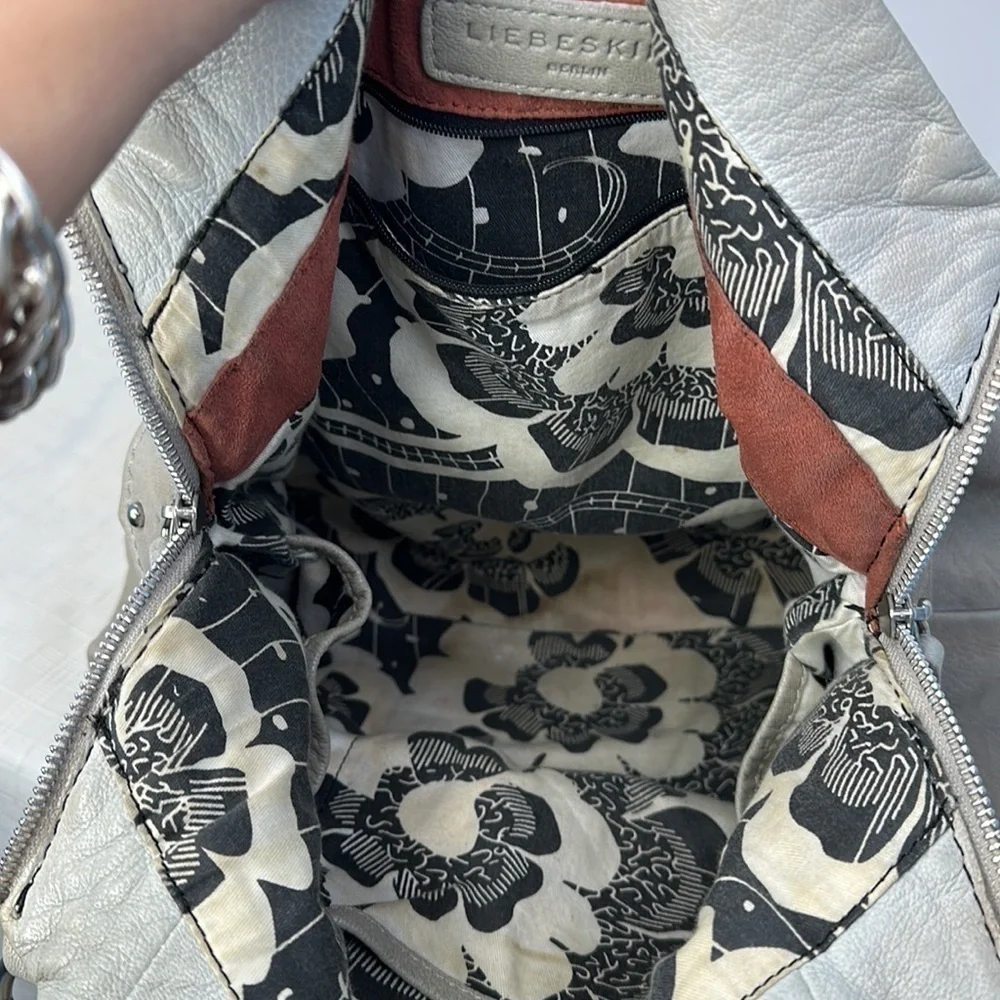 LIEBESKIND BERLIN KUMBA  light grey Goat Skin Studded Bag